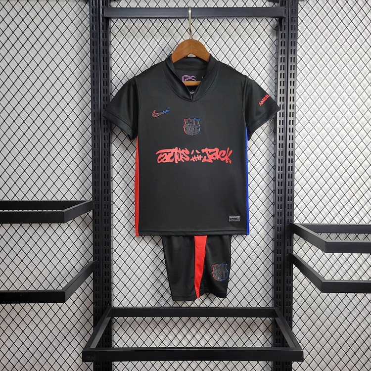 Kit Enfant FC Barcelone X Travis Scott édition Spéciale Extérieur 2024-2025