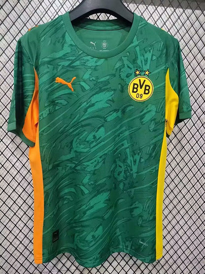 Borussia Dortmund
Vert 2025/2026