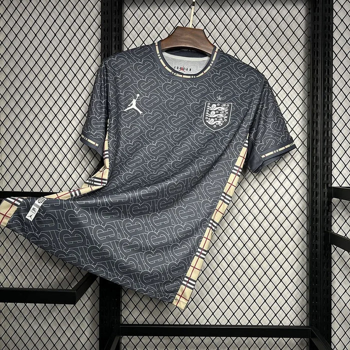 Maillot Angleterre foot concept Burberry 2024 2025